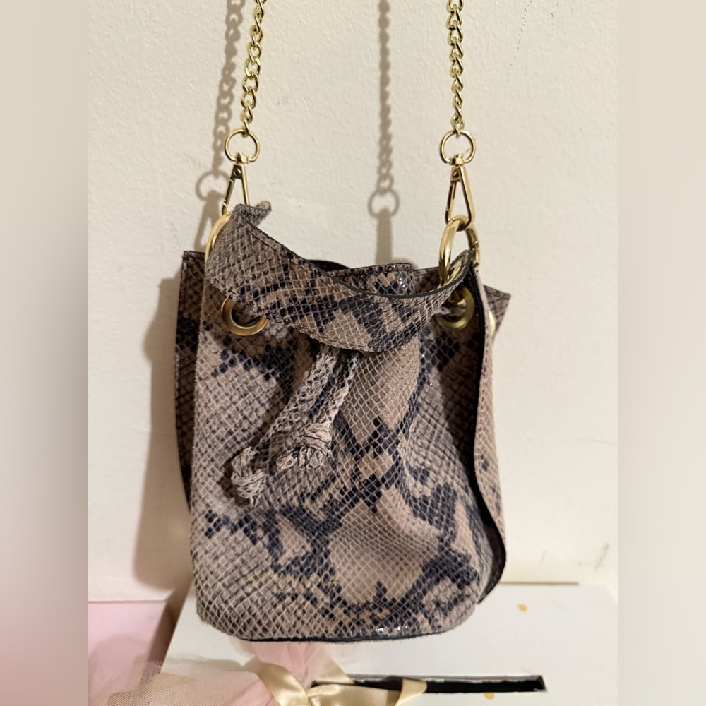 Elegant Snakeskin Mini Bucket Bag - Picture 4 of 4